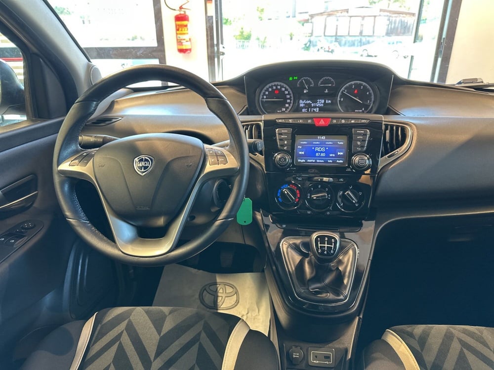 Lancia Ypsilon usata a Catanzaro (18)