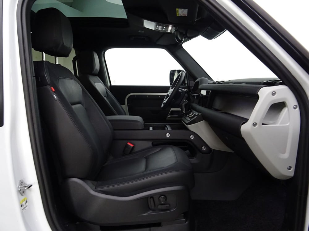 Land Rover Defender usata a Como (3)