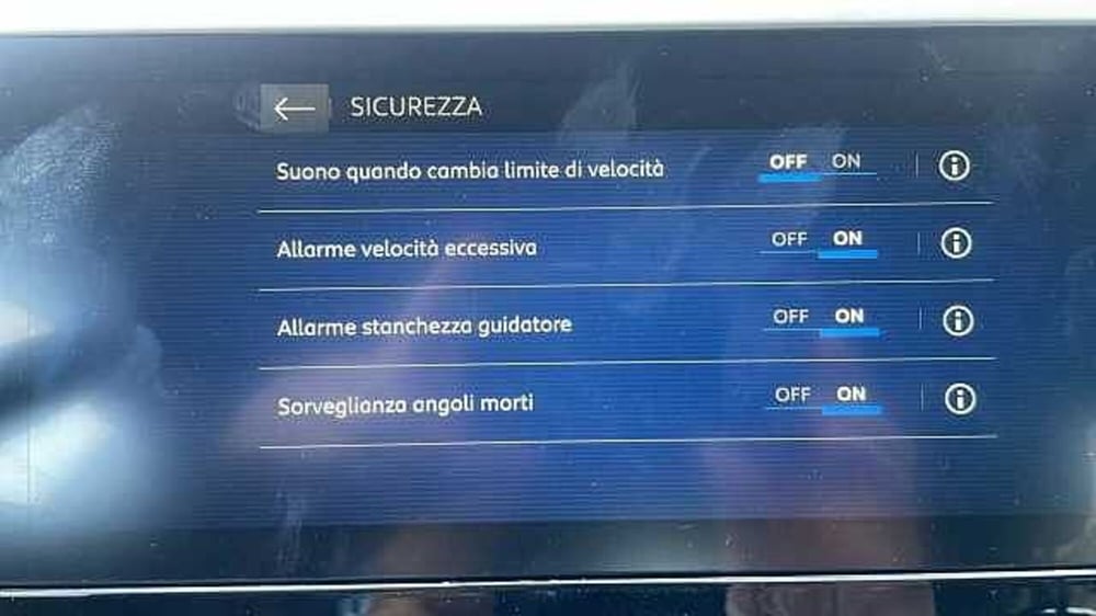 Opel Corsa nuova a Milano (15)
