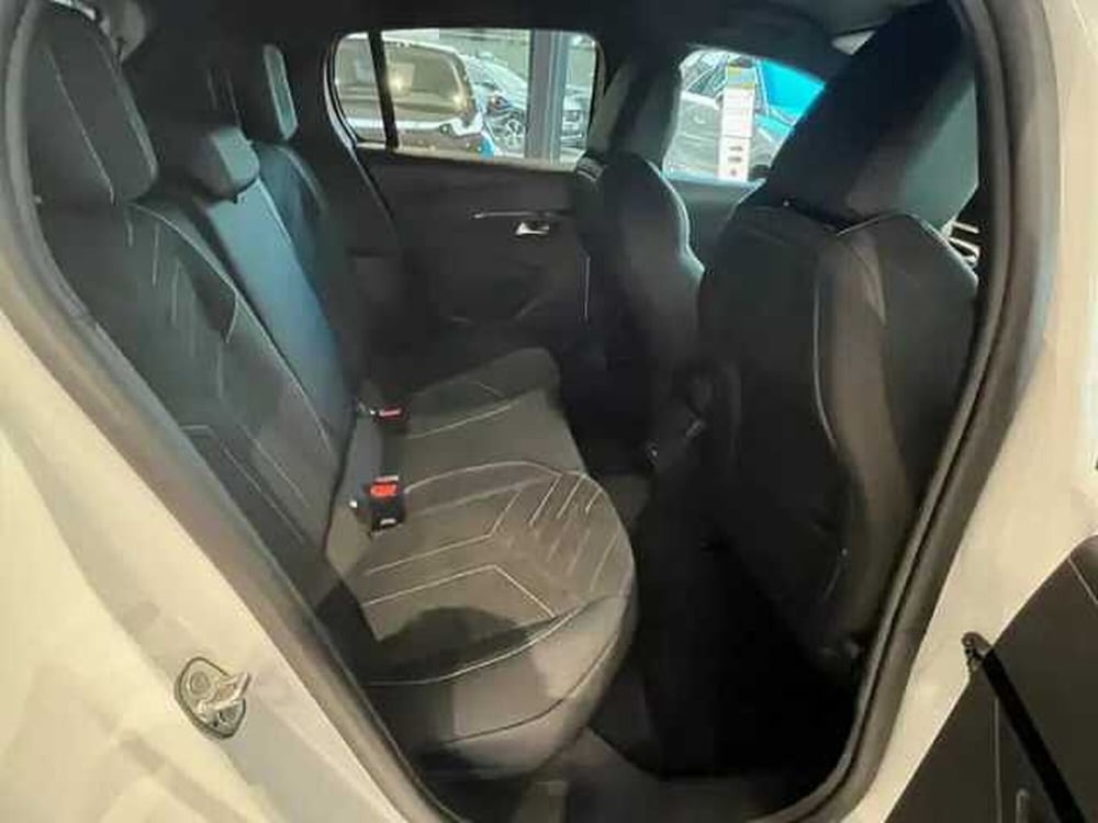 Peugeot 208 nuova a Milano (11)