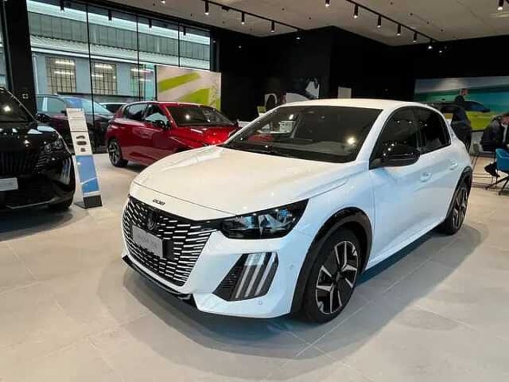 Peugeot 208 nuova a Milano (3)