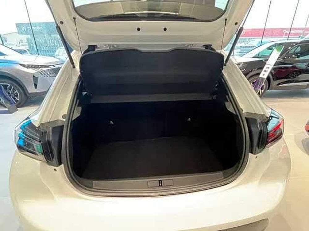 Peugeot 208 nuova a Milano (7)