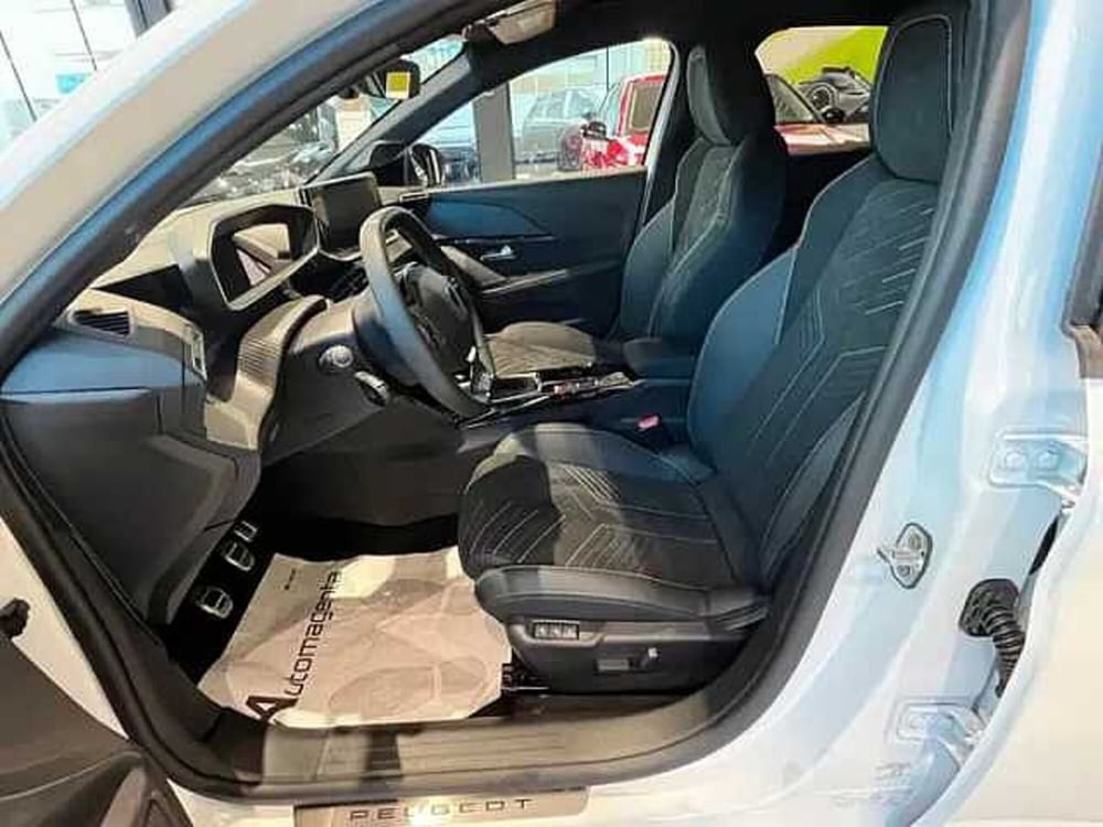 Peugeot 208 nuova a Milano (8)