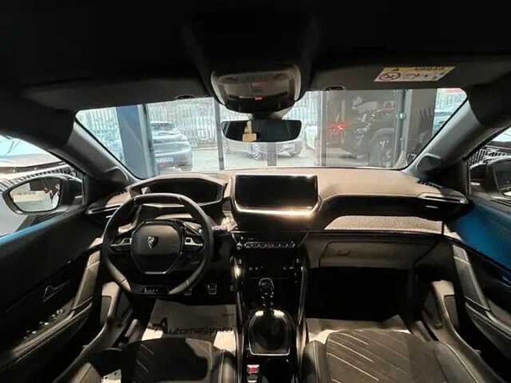 Peugeot 208 nuova a Milano (9)