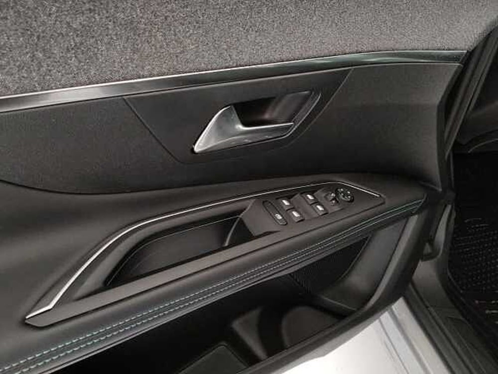 Peugeot 3008 nuova a Caserta (17)