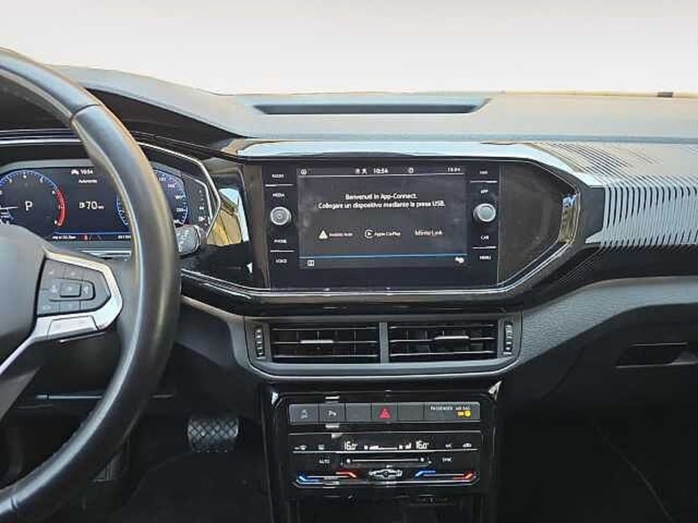 Volkswagen T-Cross usata a Lecco (11)