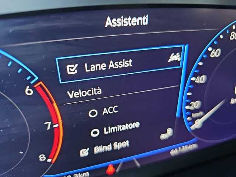 Volkswagen T-Cross usata a Lecco (18)