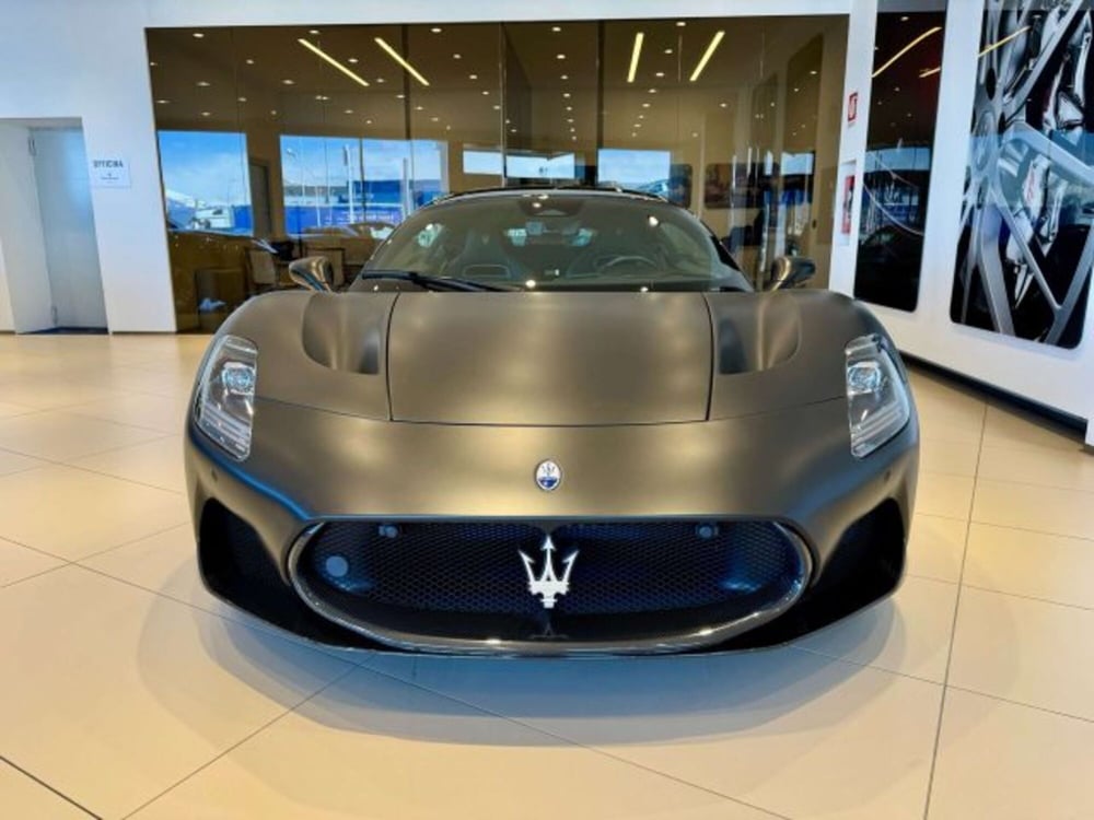 Maserati MC20 nuova a Torino (2)