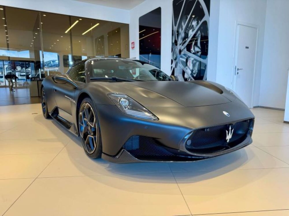 Maserati MC20 nuova a Torino (3)