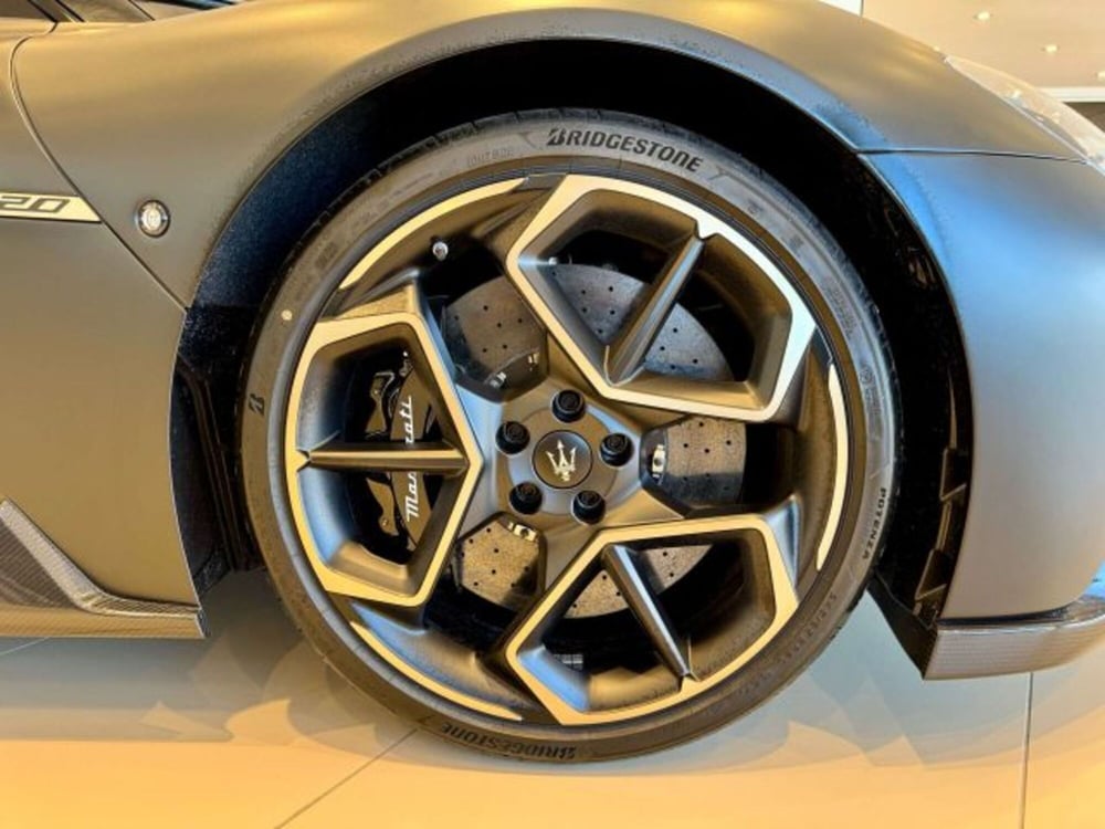 Maserati MC20 nuova a Torino (4)
