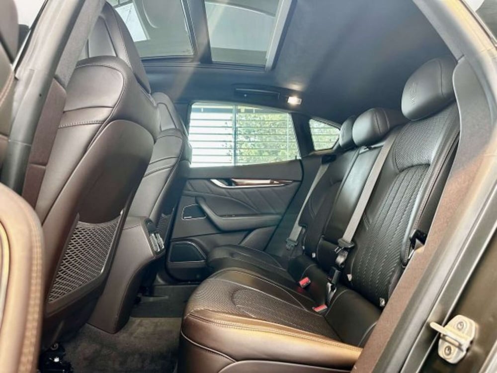 Maserati Levante usata a Torino (11)