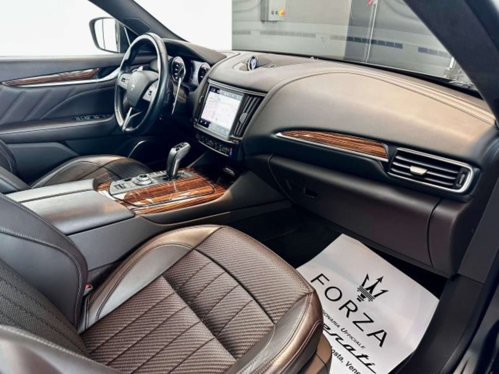 Maserati Levante usata a Torino (12)