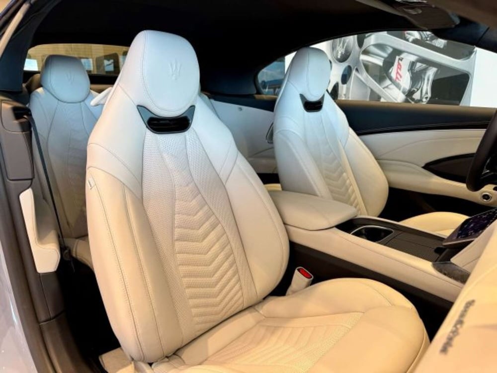 Maserati Grancabrio nuova a Torino (13)