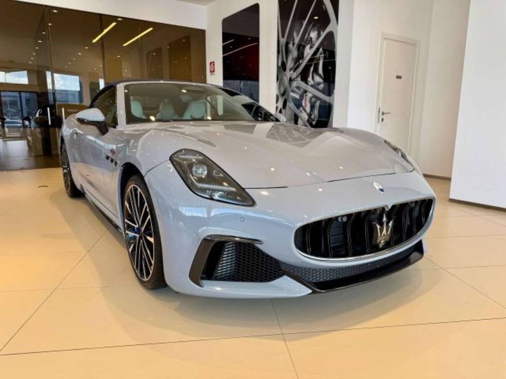 Maserati Grancabrio nuova a Torino (3)