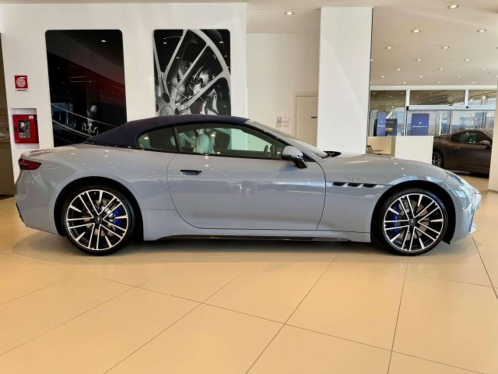 Maserati Grancabrio nuova a Torino (5)