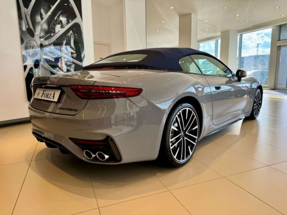 Maserati Grancabrio nuova a Torino (9)