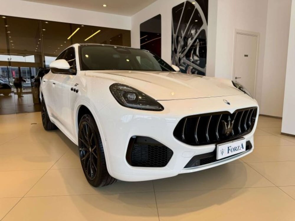 Maserati Grecale nuova a Torino (3)