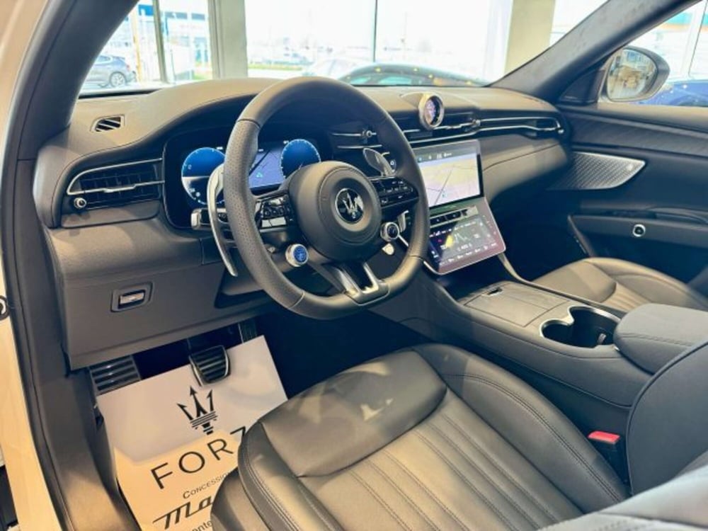 Maserati Grecale nuova a Torino (9)