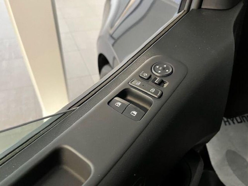 Hyundai Staria nuova a Verbano Cusio Ossola (10)