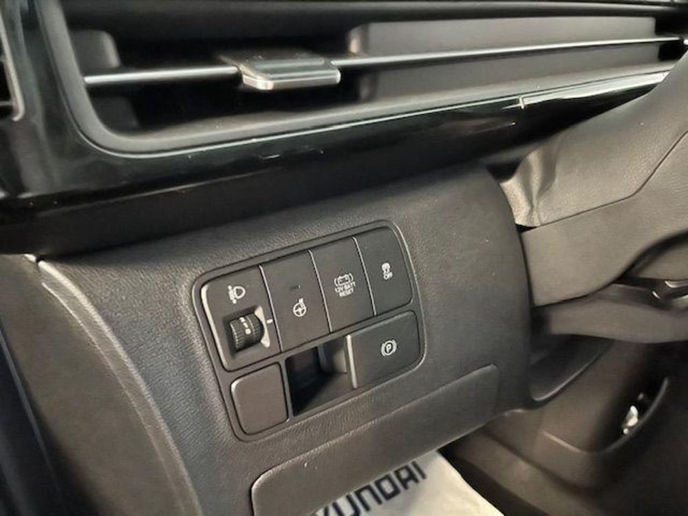 Hyundai Staria nuova a Verbano Cusio Ossola (11)