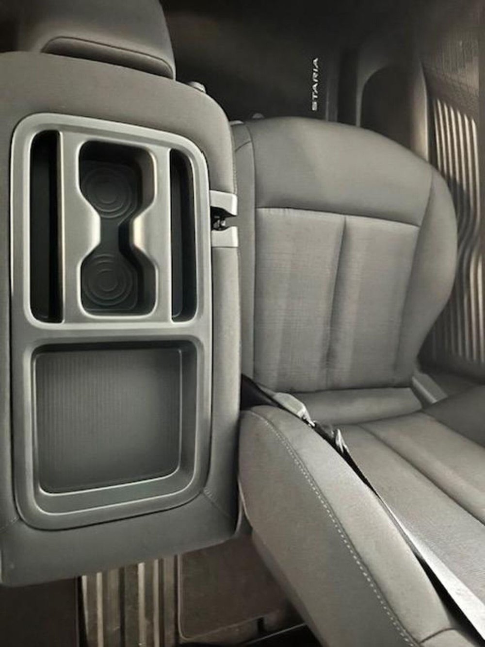 Hyundai Staria nuova a Verbano Cusio Ossola (12)