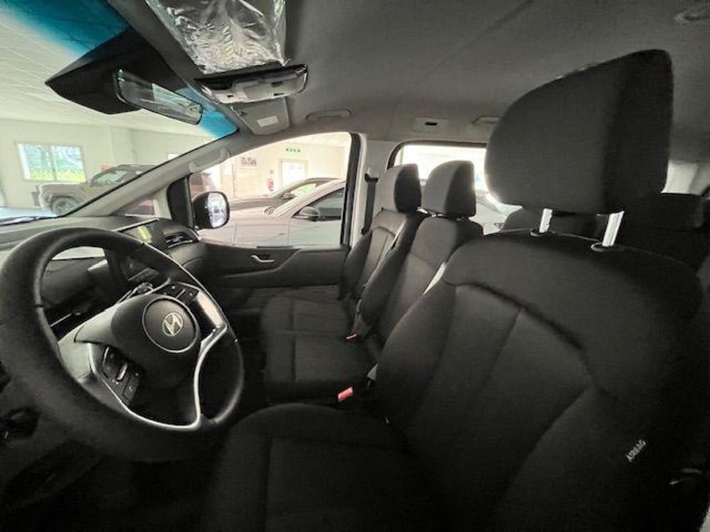 Hyundai Staria nuova a Verbano Cusio Ossola (13)