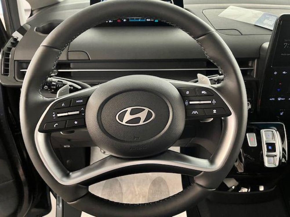 Hyundai Staria nuova a Verbano Cusio Ossola (15)