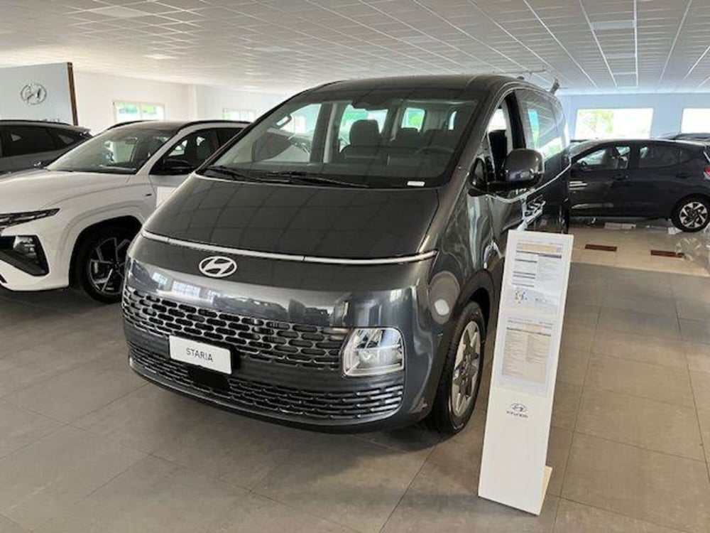 Hyundai Staria nuova a Verbano Cusio Ossola (2)