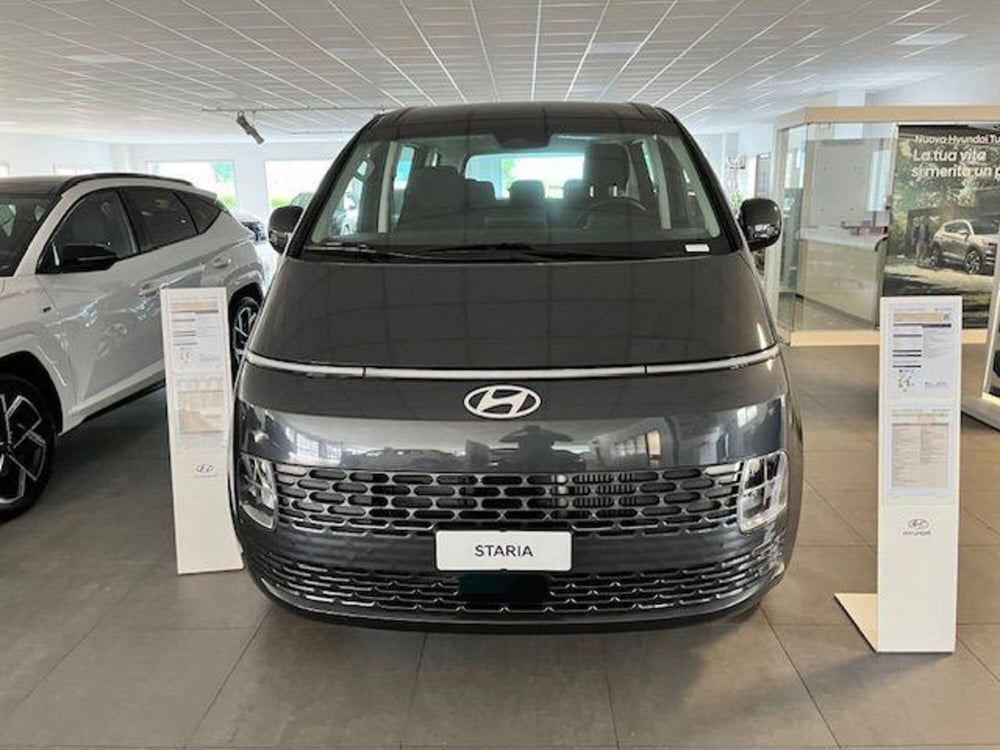 Hyundai Staria nuova a Verbano Cusio Ossola (3)