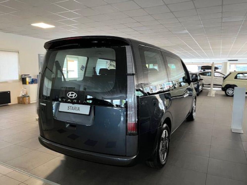Hyundai Staria nuova a Verbano Cusio Ossola (5)