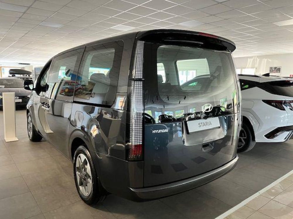 Hyundai Staria nuova a Verbano Cusio Ossola (6)