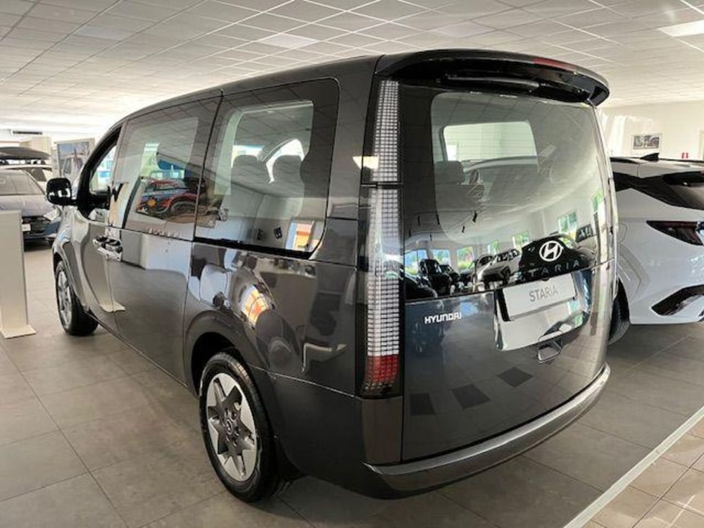 Hyundai Staria nuova a Verbano Cusio Ossola (7)