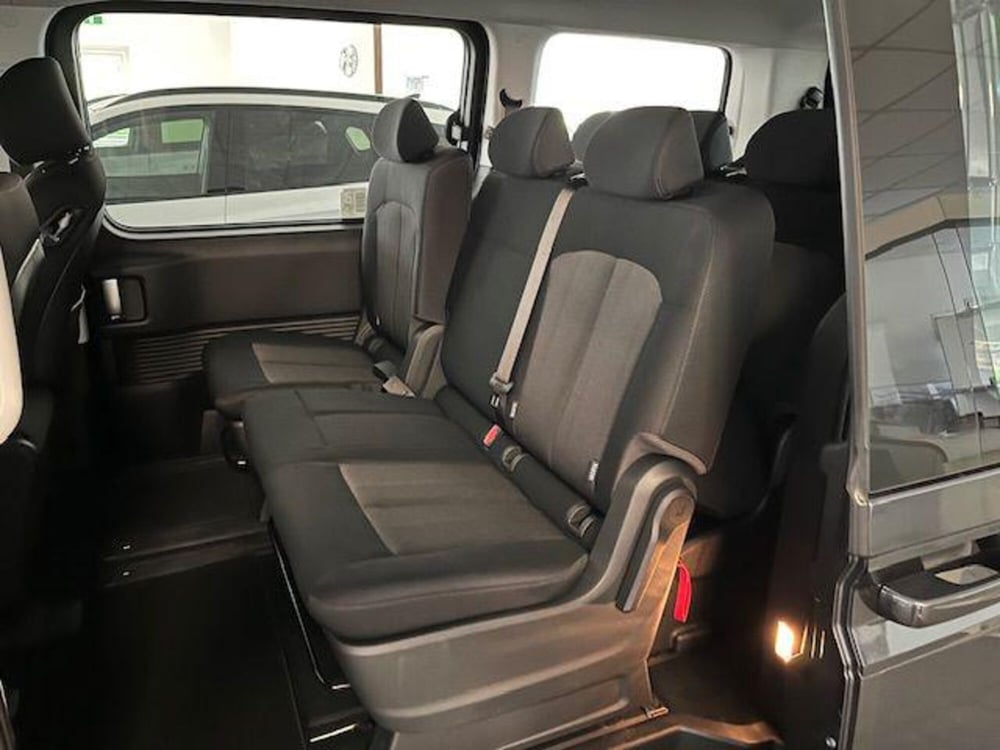 Hyundai Staria nuova a Verbano Cusio Ossola (8)