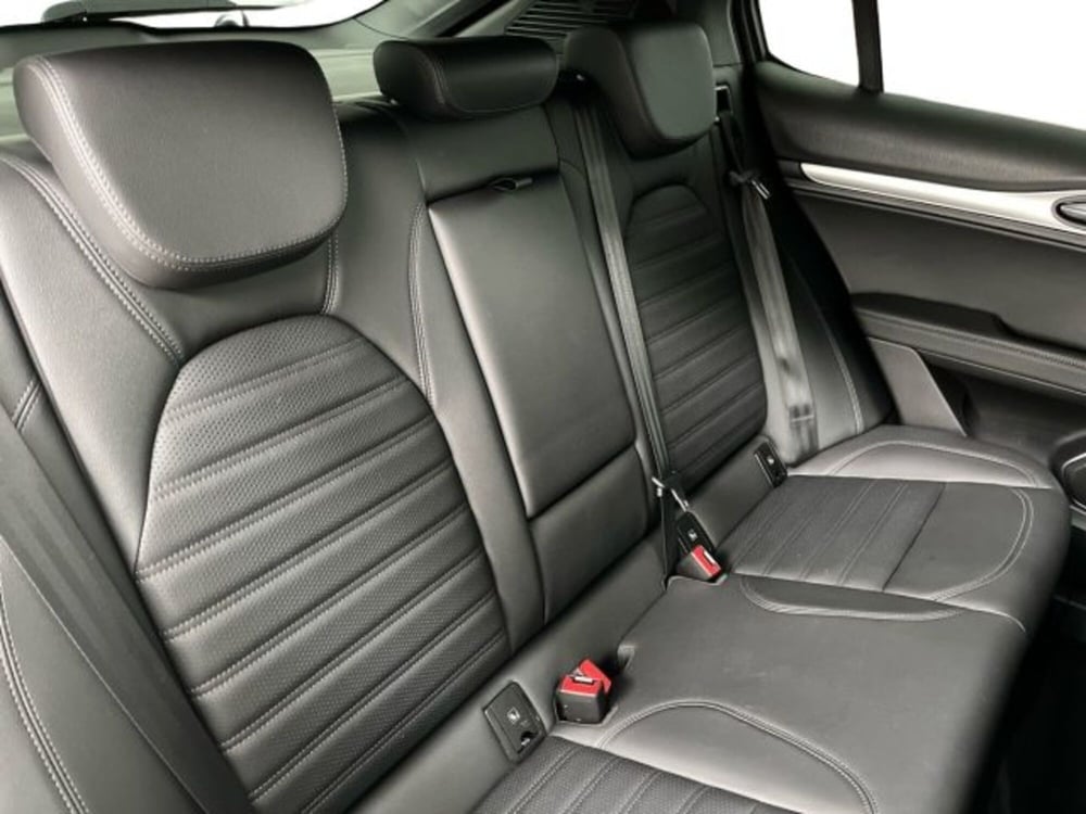 Alfa Romeo Stelvio usata a Verona (15)
