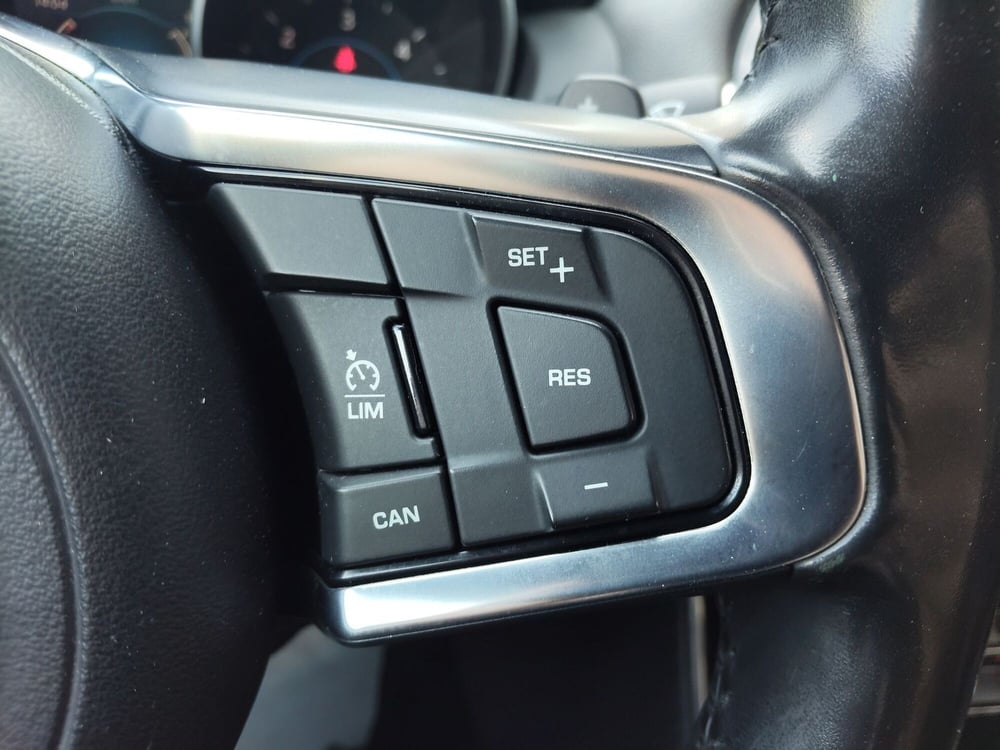 Jaguar XE usata a Modena (14)