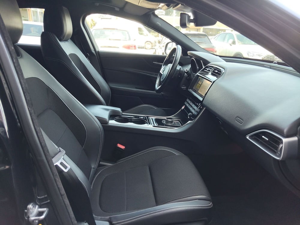 Jaguar XE usata a Modena (18)