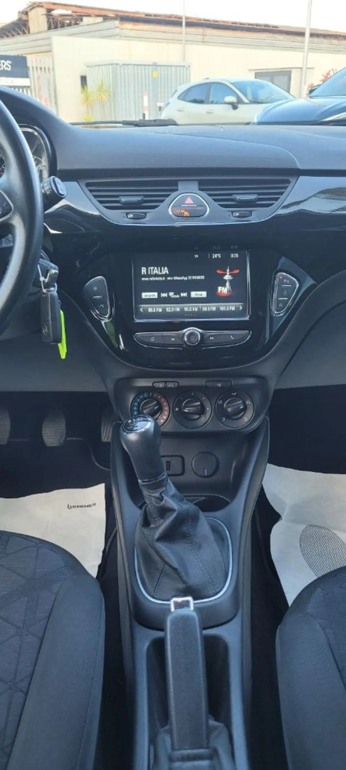 Opel Corsa usata a Napoli (9)