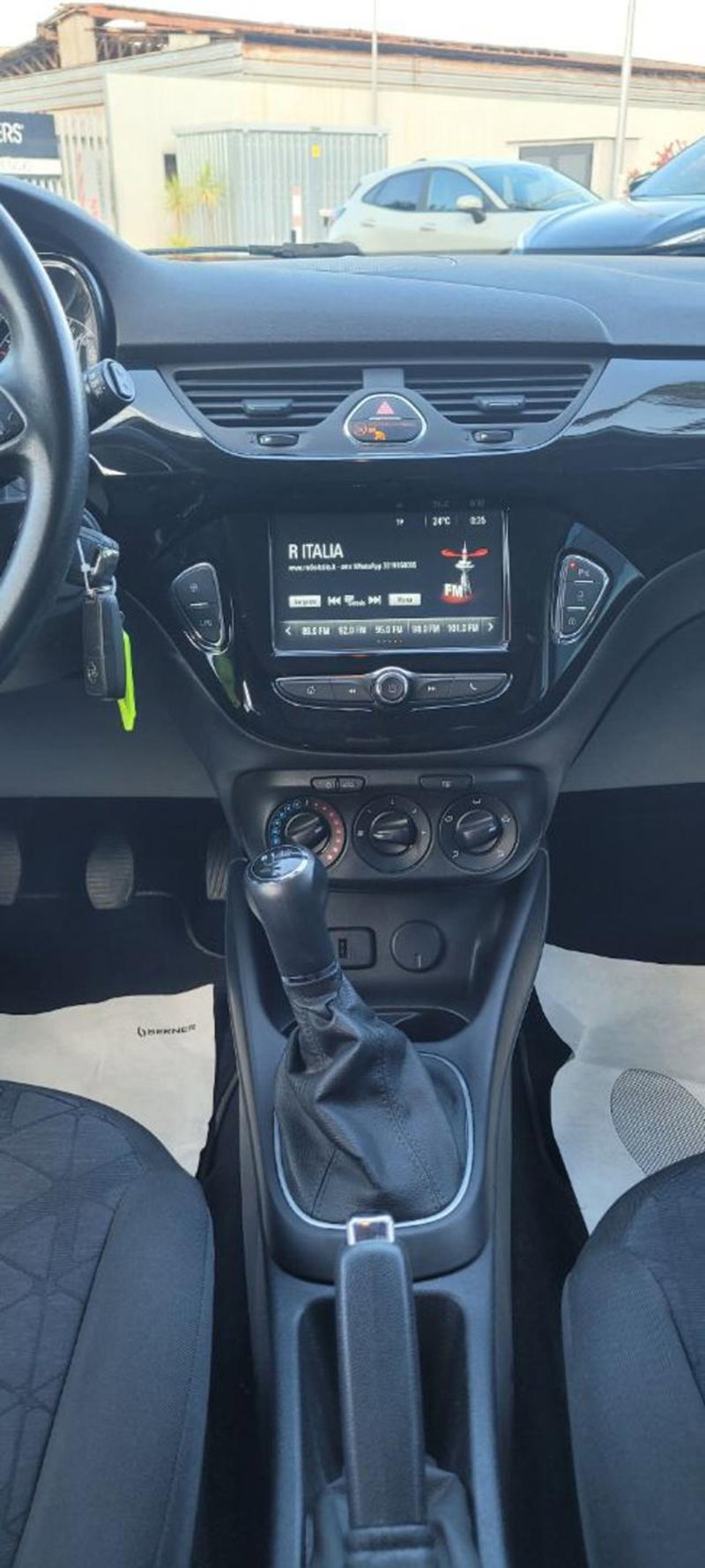 Opel Corsa usata a Napoli (9)