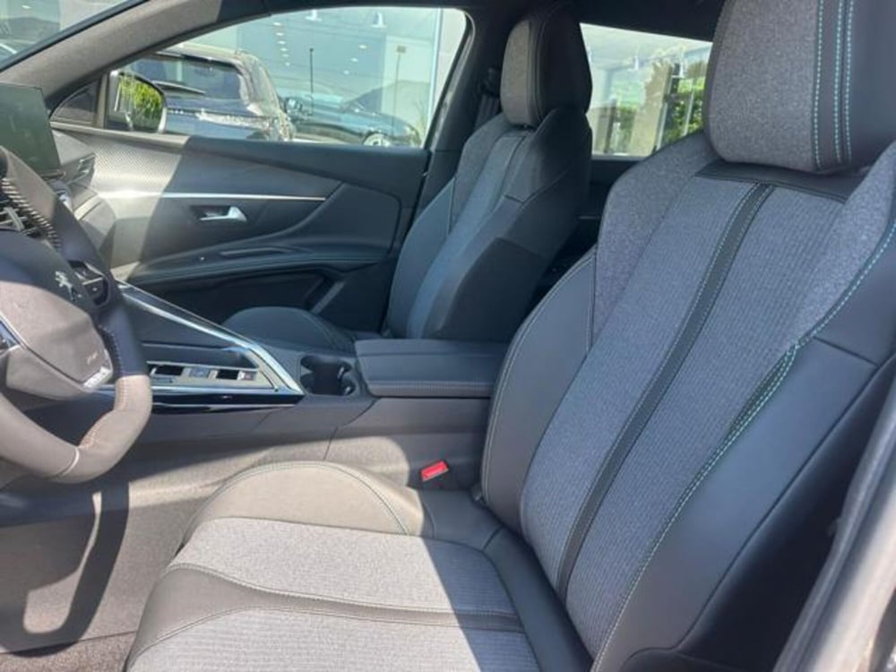 Peugeot 5008 nuova a Salerno (11)