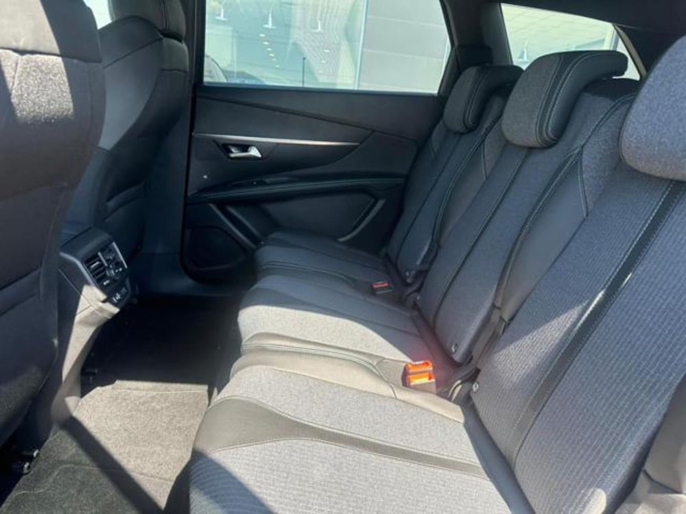 Peugeot 5008 nuova a Salerno (12)