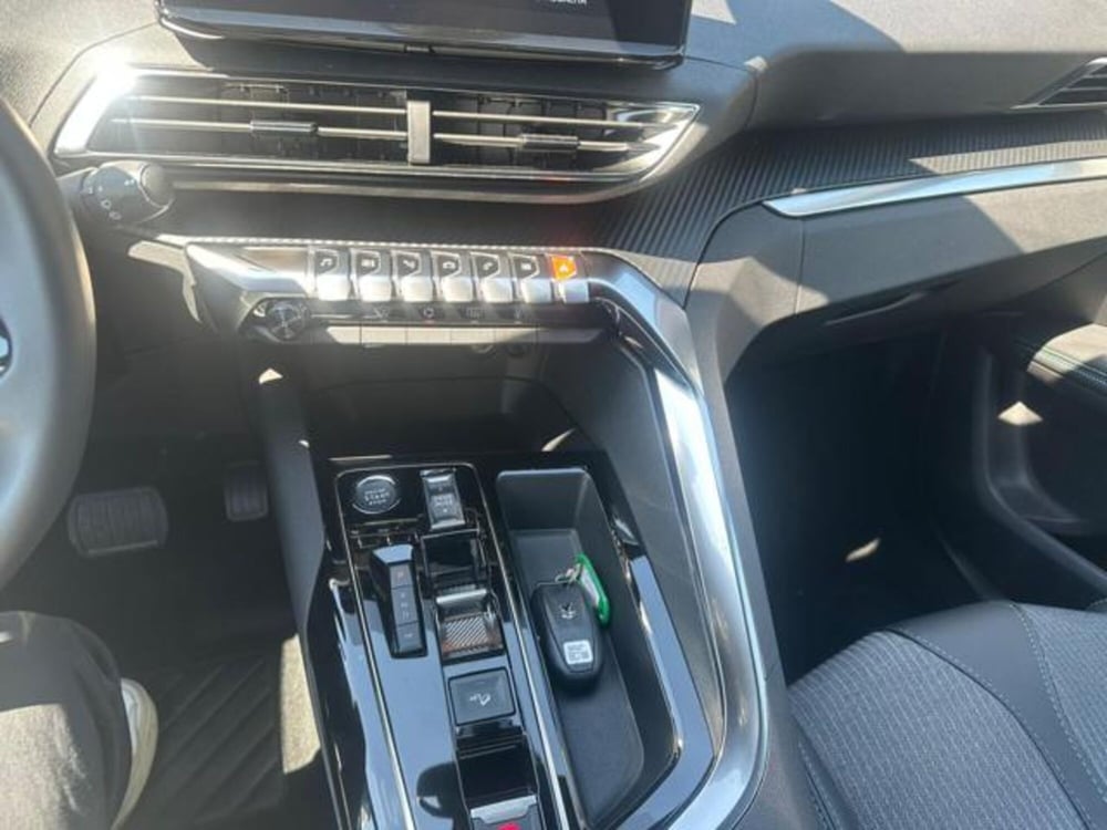 Peugeot 5008 nuova a Salerno (17)