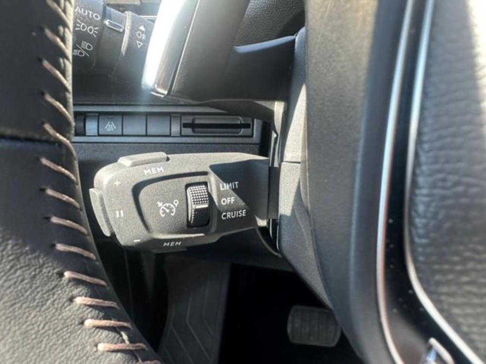 Peugeot 5008 nuova a Salerno (19)