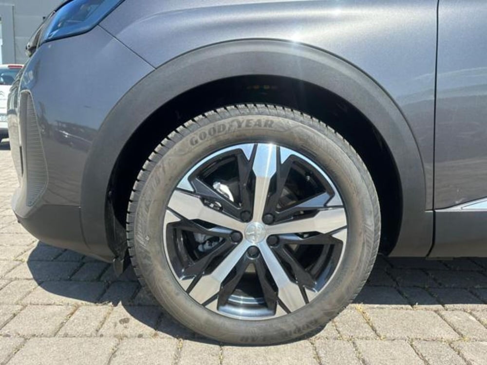 Peugeot 5008 nuova a Salerno (9)