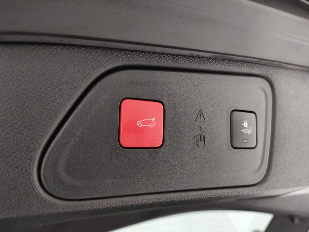 Peugeot 3008 usata a Caserta (9)