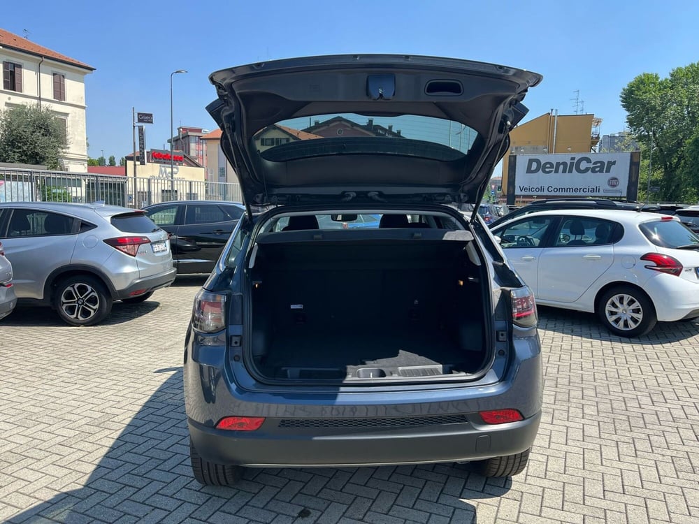 Jeep Compass nuova a Milano (9)