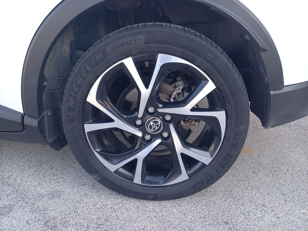 Toyota Toyota C-HR usata a Catania (5)