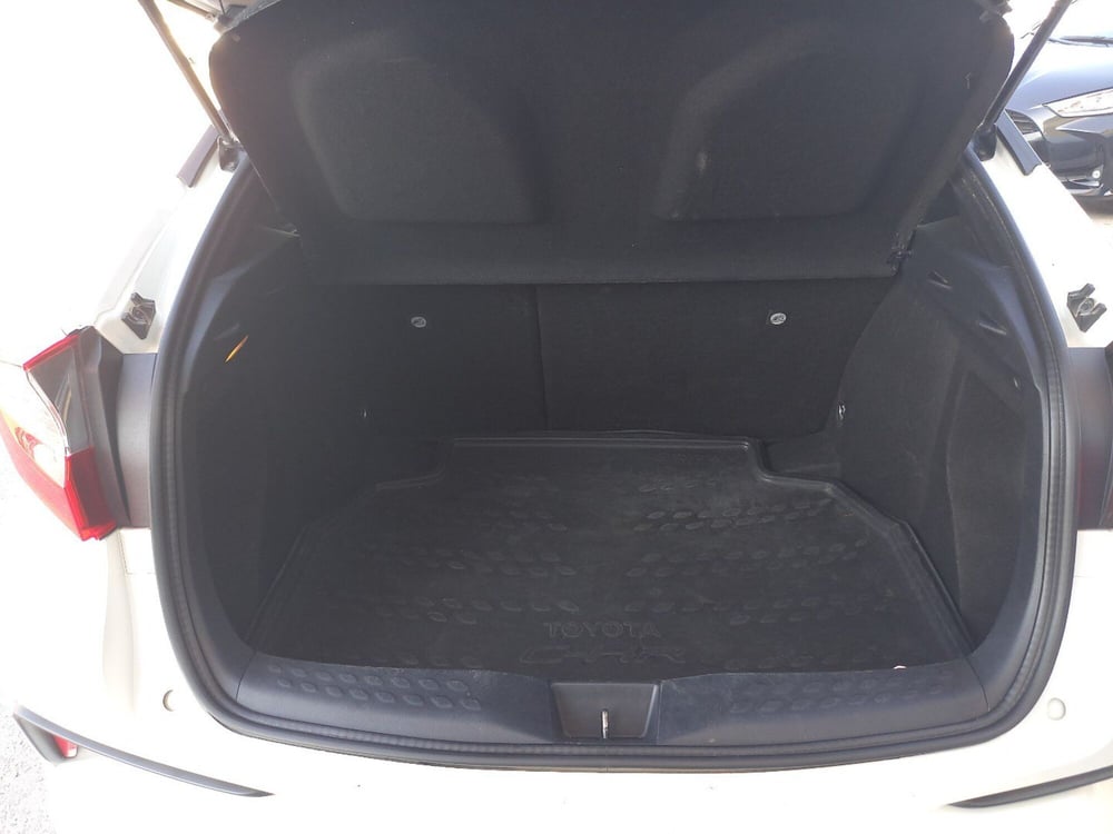 Toyota Toyota C-HR usata a Catania (6)
