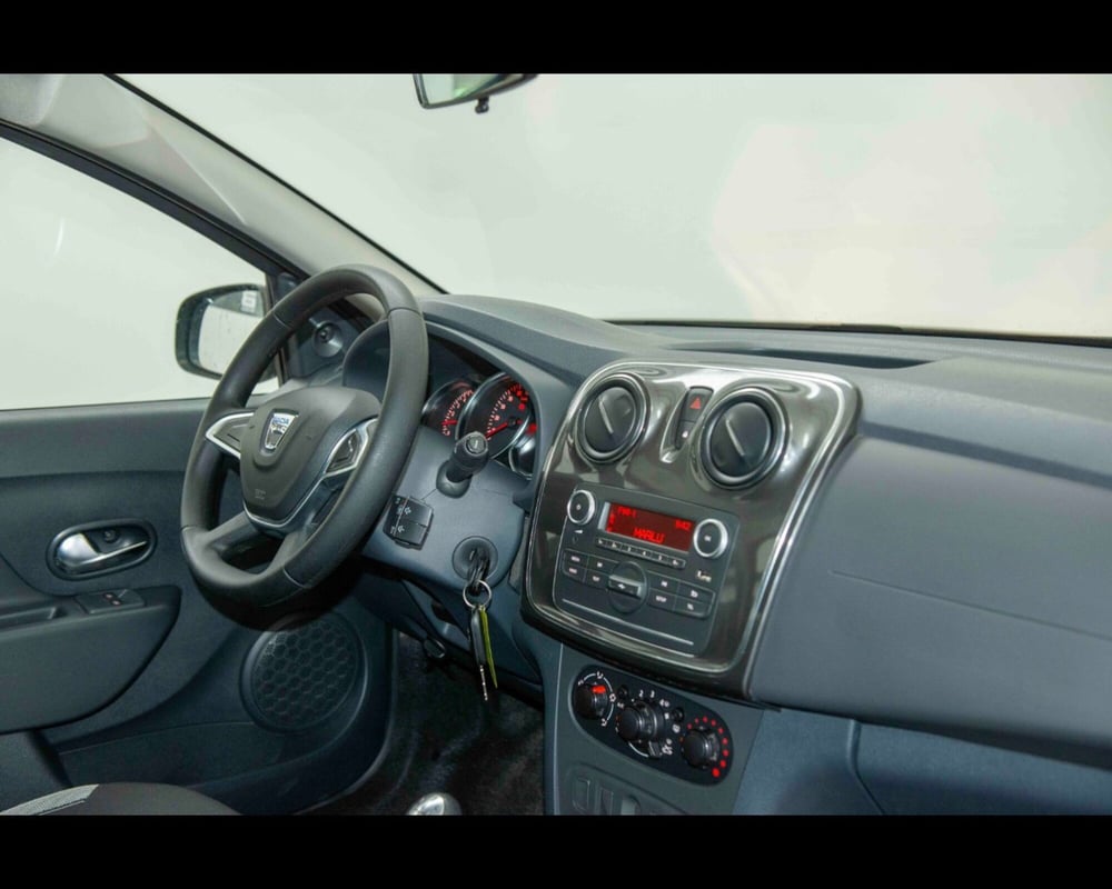 Dacia Sandero usata a Venezia (13)