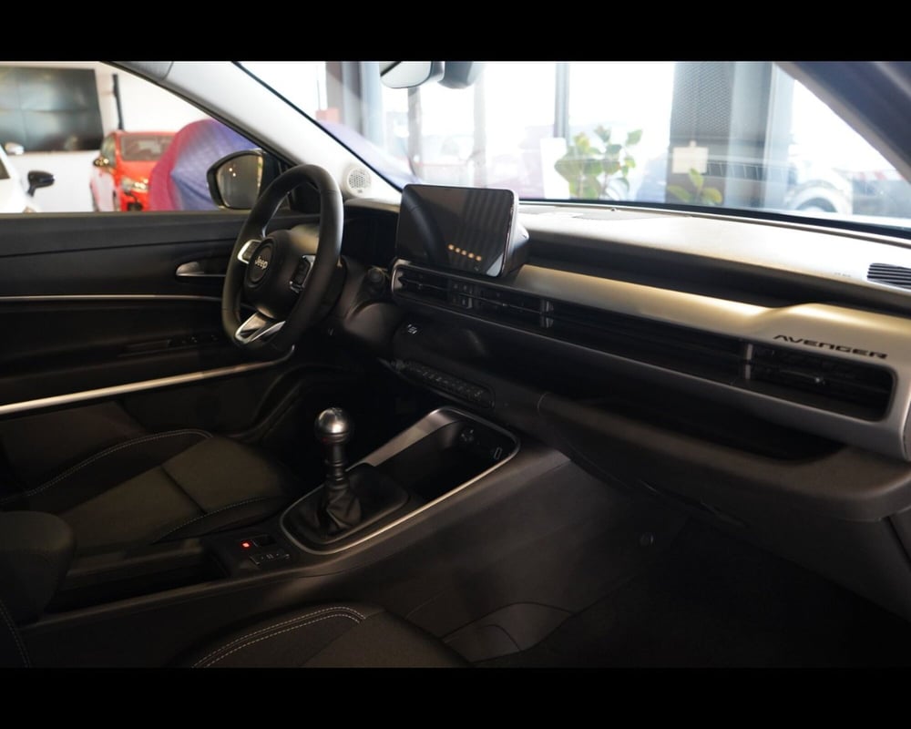 Jeep Avenger nuova a Treviso (13)
