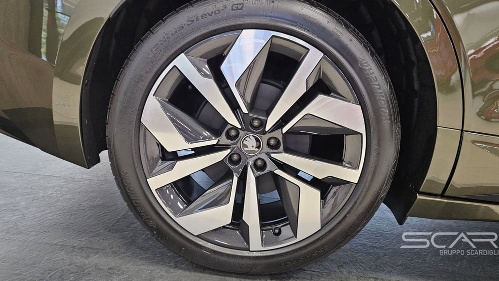 Skoda Enyaq Coupé nuova a Livorno (8)